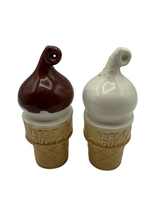 Vintage Fosters Freeze Ice Cream Cone Salt & Pepper Shakers Ceramic Collectible - Picture 1 of 6